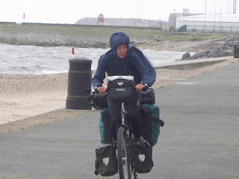 Saskia op de fiets op de boulevard van Sunderland