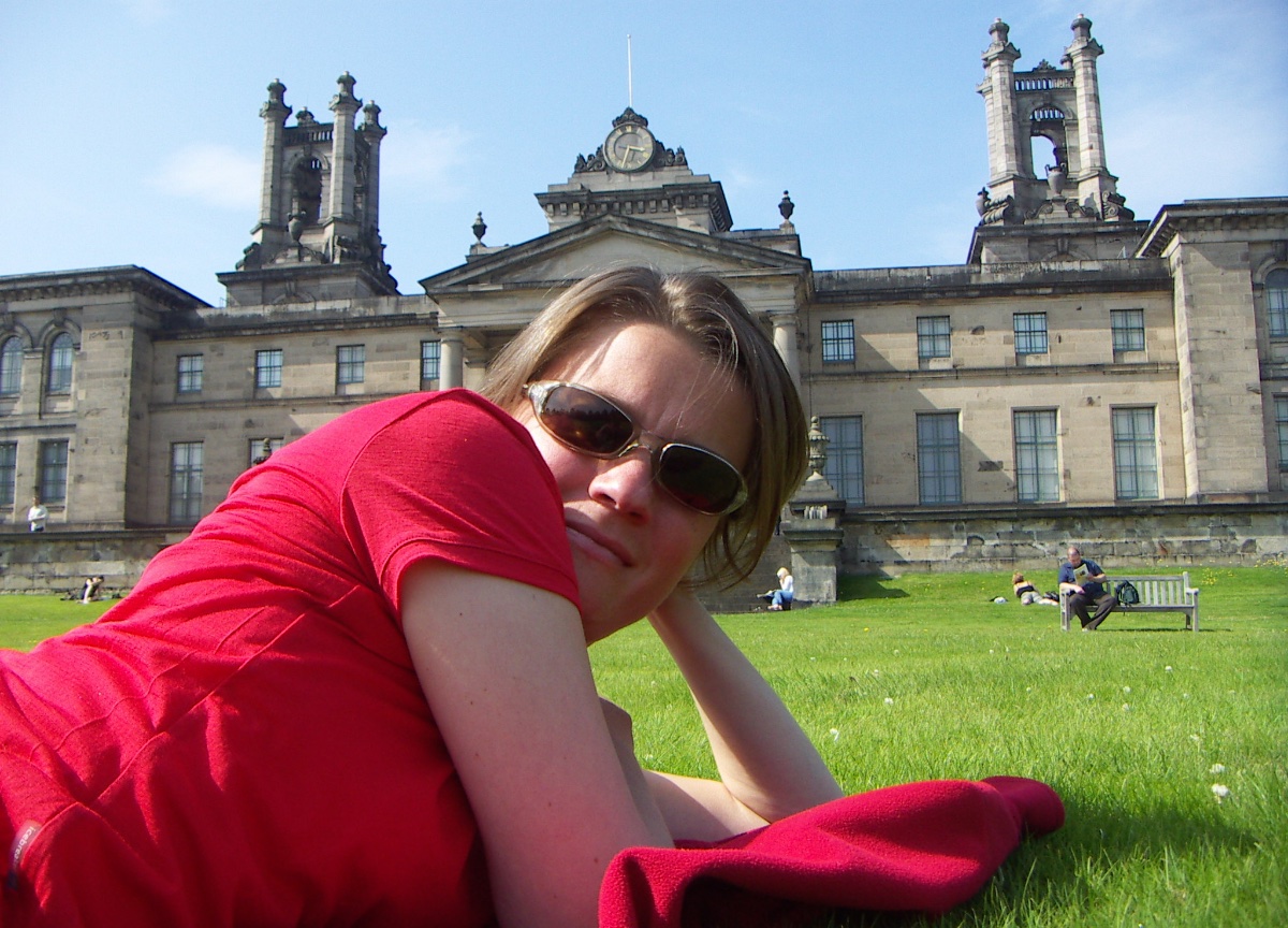 Relaxen in het gras in Edinburgh